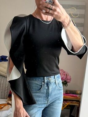 Alice + Olivia Ollie Ruffle Sleeve Crop Top Black with White Statement